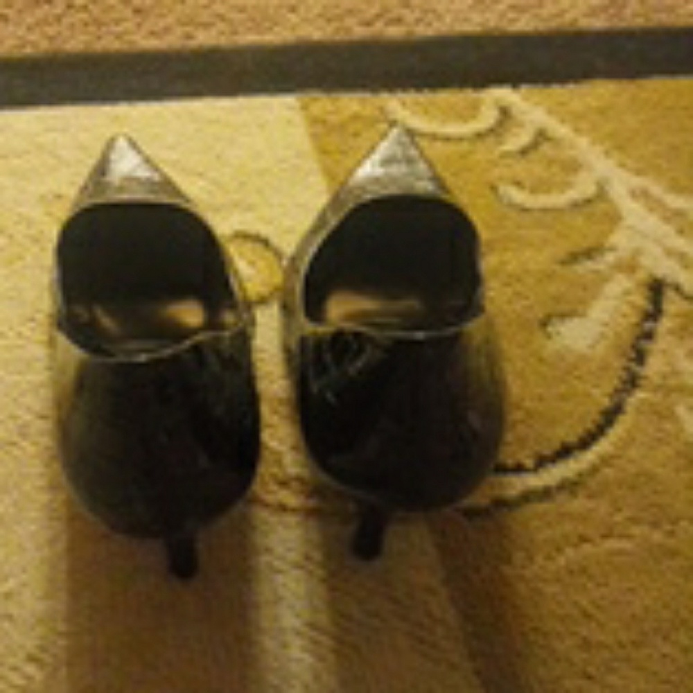 Shoes - Picture 2 of 4
